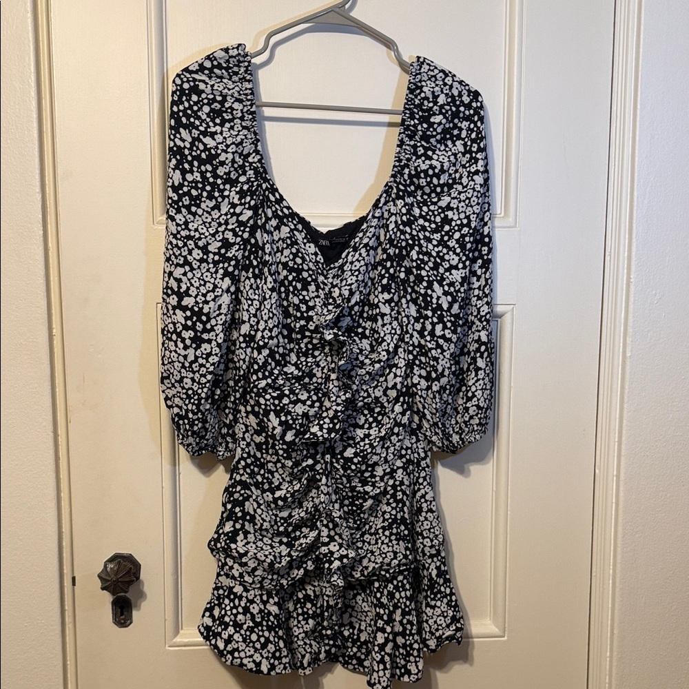 Zara Black and White Long Sleeve Dress
